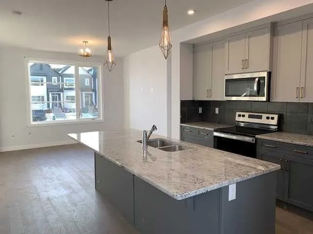 139 Ambleridge St, Calgary 5
