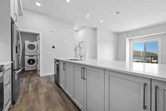 255 Les Jardins Pk #406, Calgary 5