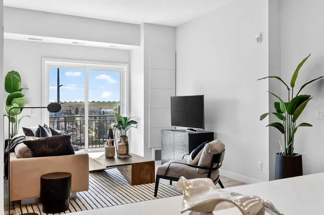 255 Les Jardins Pk #410, Calgary 5