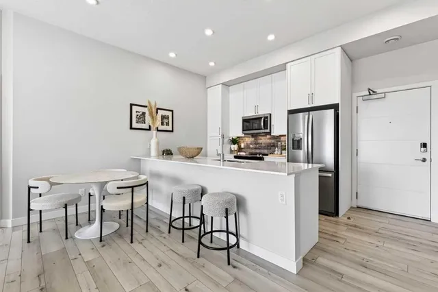255 Les Jardins Pk #423, Calgary 2