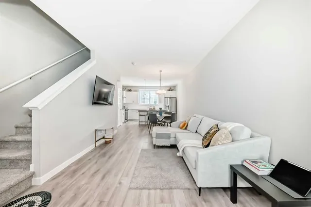 410 Cranbrook Walk, Calgary 5