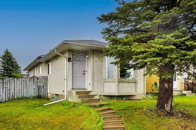 133 MARTINGLEN Way, Calgary 2