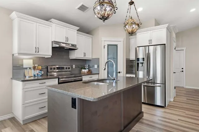 220 Sierra Rd, Medicine Hat 4