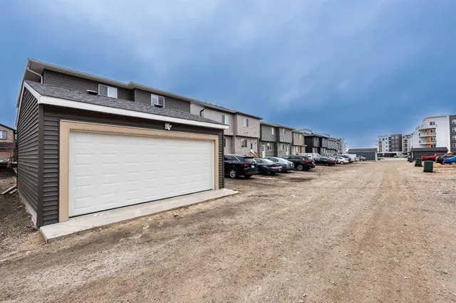 57 Corner Glen Row, Calgary 4