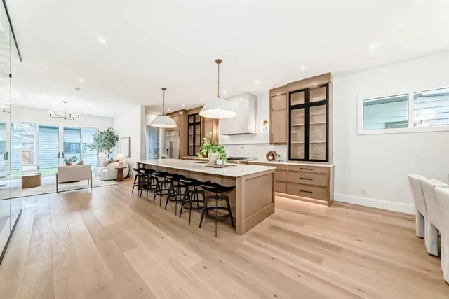 2034 52 Ave, Calgary 3