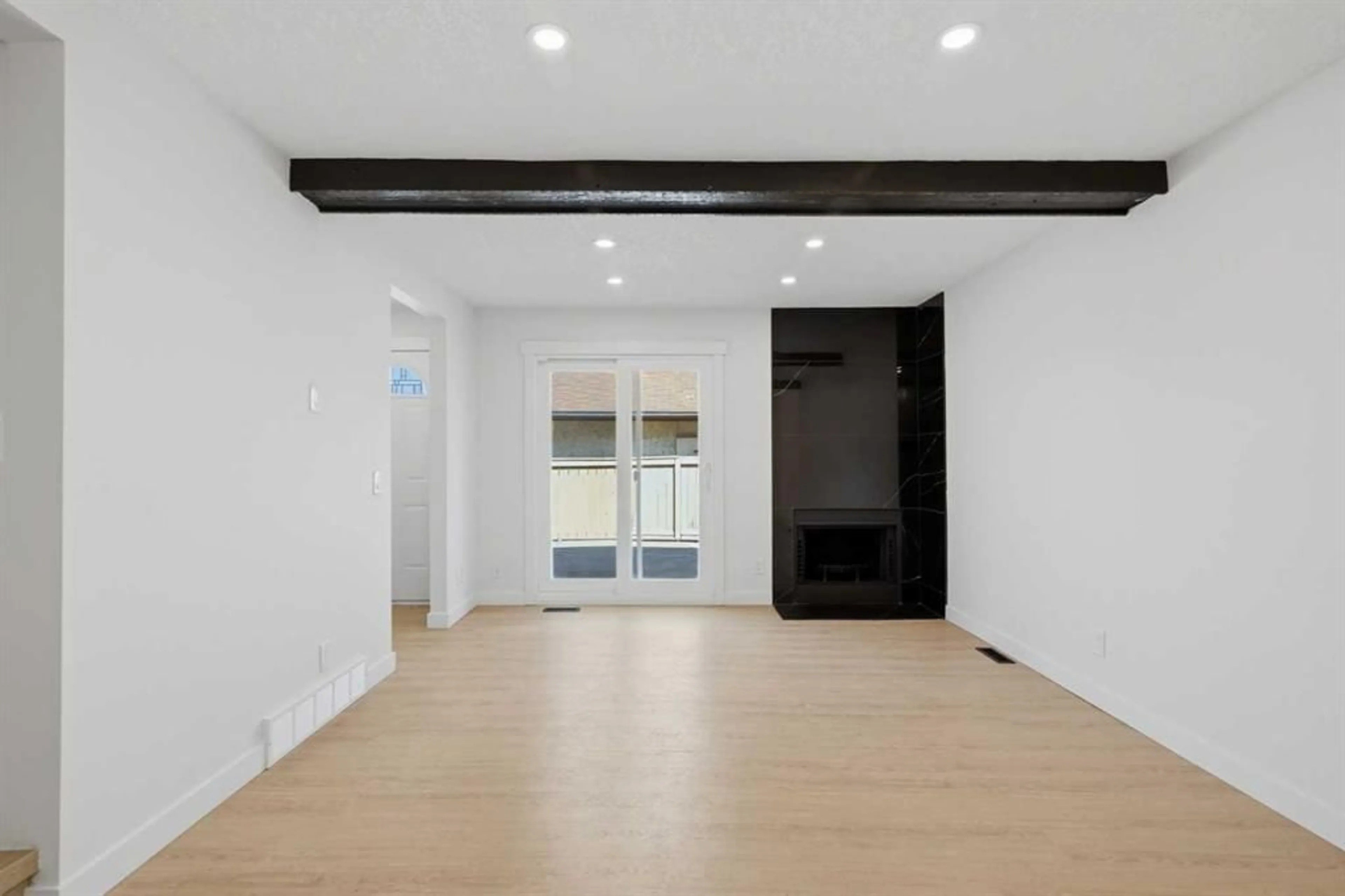 pillar/IMG-A2317660_4.jpg