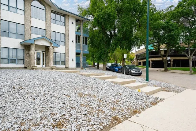 407 Macleod Trail #4, Medicine Hat 2