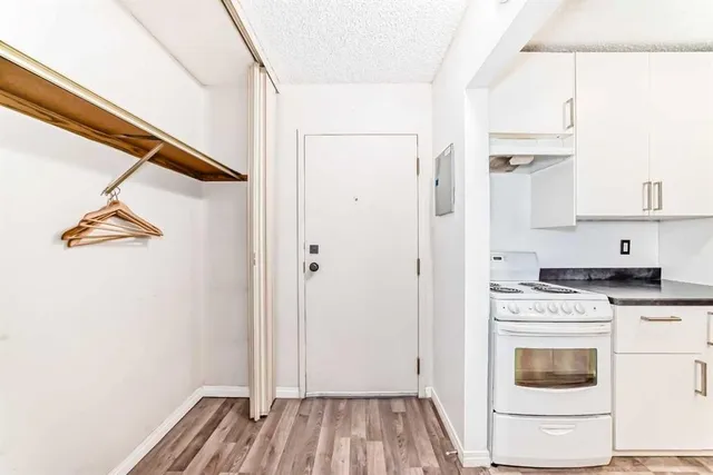 221 6 Ave #1403, Calgary 4