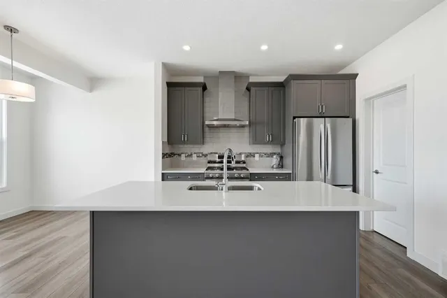 276 Belvedere Dr, Calgary 3
