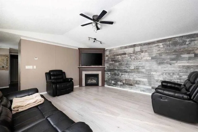 120 Hunter St, Fort McMurray 5