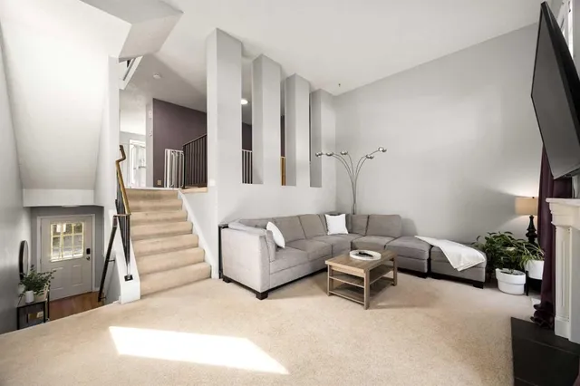 723 Queenston Terr, Calgary 5