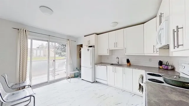 1305 Glenmore Trail #101, Calgary 2