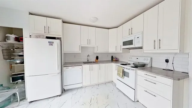 1305 Glenmore Trail #101, Calgary 3