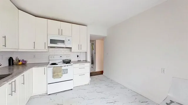 1305 Glenmore Trail #101, Calgary 4