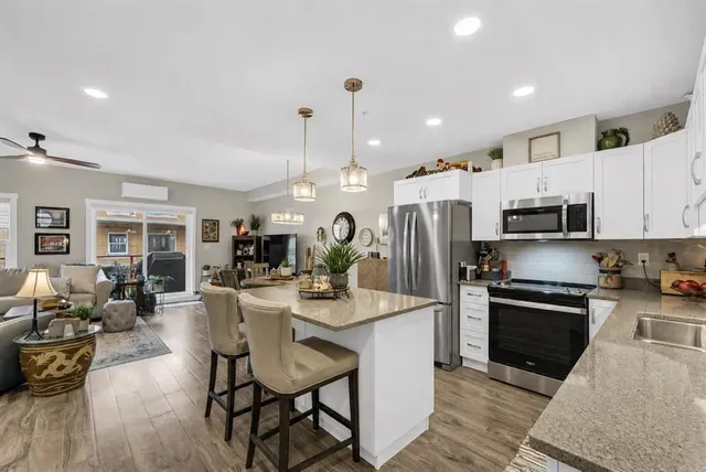 499 Meadow Lake Crt #301, Brooks 5