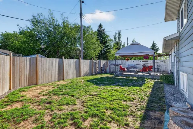 345 9 St, Three Hills 5