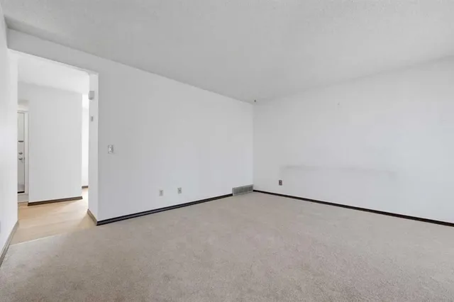 222 Marlborough Way, Calgary 4