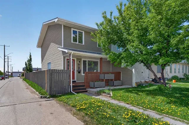 1013 Smith Ave, Crossfield 2