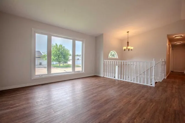 193 Park Dr, Whitecourt 4