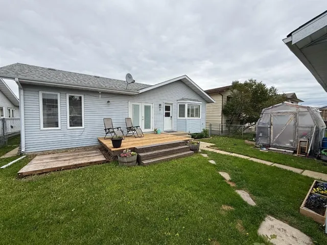 8 Harolds Hollow, Whitecourt 3