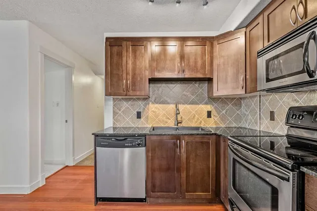 2906 17 Ave #14, Calgary 5