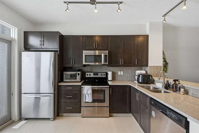 214 Nolanfield Villas, Calgary 3