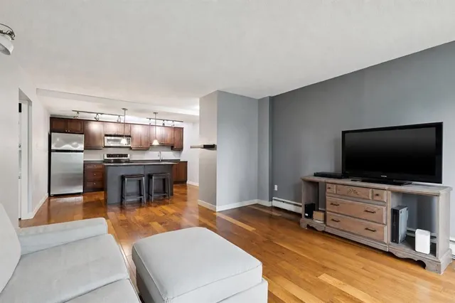 1025 14 Ave #413, Calgary 4