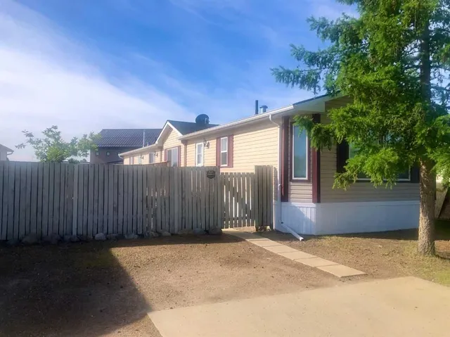 9 Driftwood Dr, High Level 2
