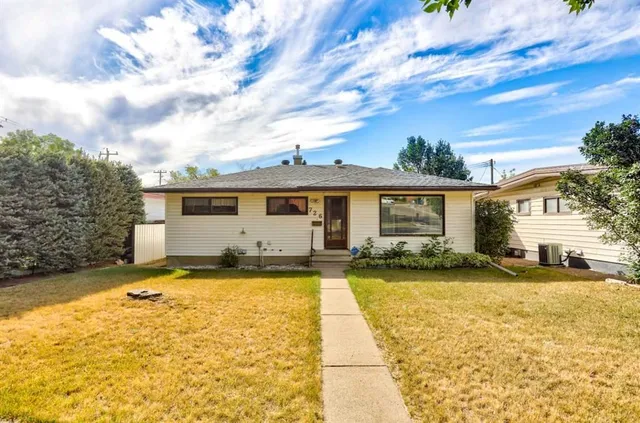726 10 Ave, Lethbridge 1