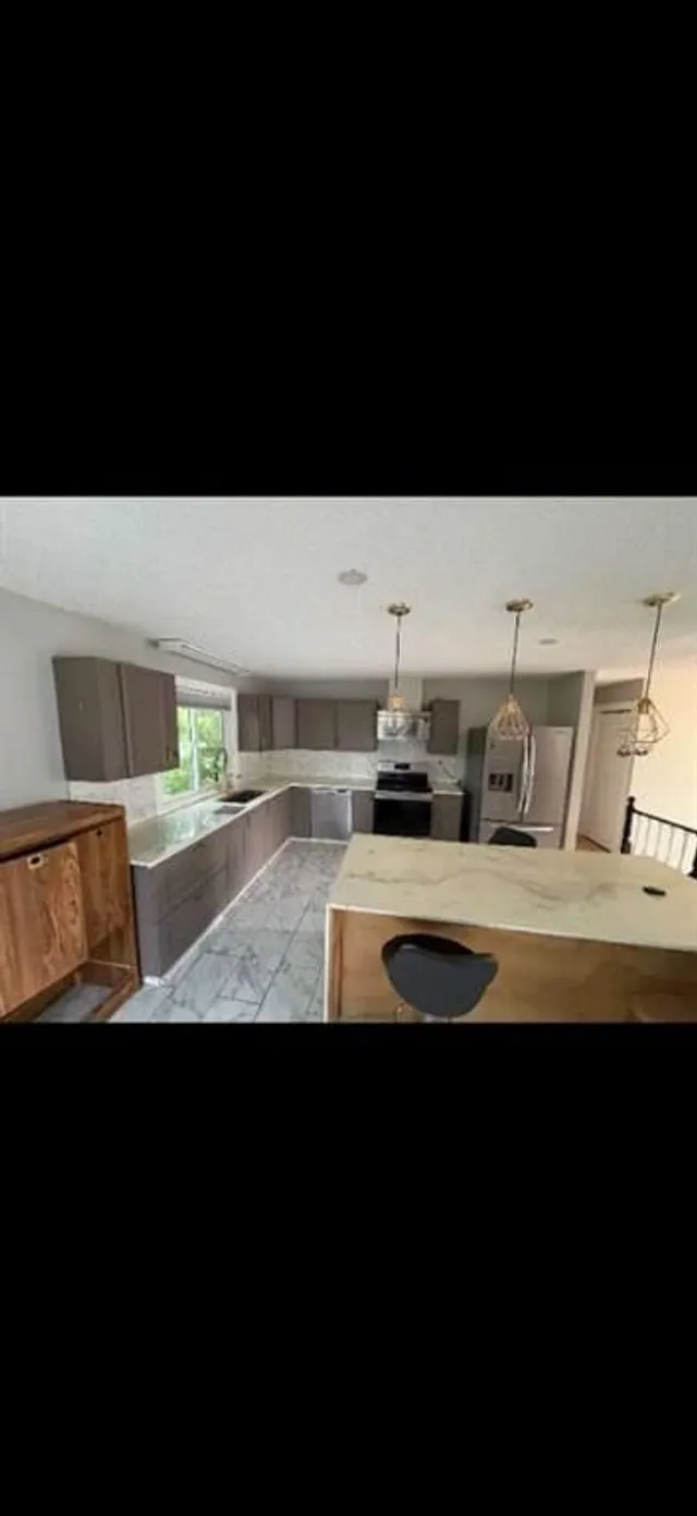 4004 14 Ave, Calgary 5