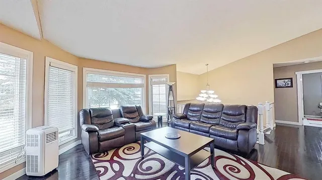 109 Edgebrook Gdns, Calgary 5