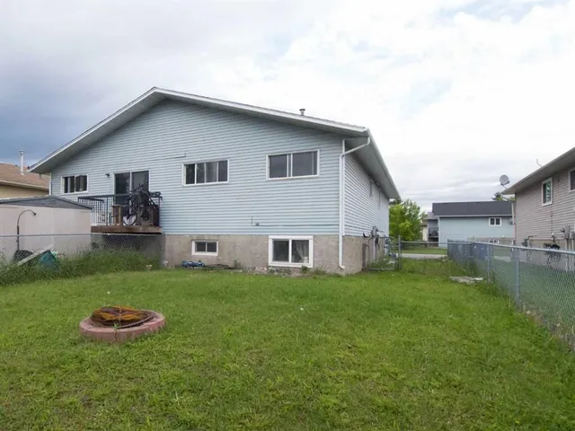 196 Fonda Dr, Calgary 3