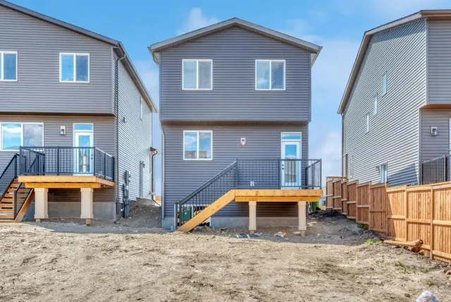 28 Mitchell Way, Calgary 4