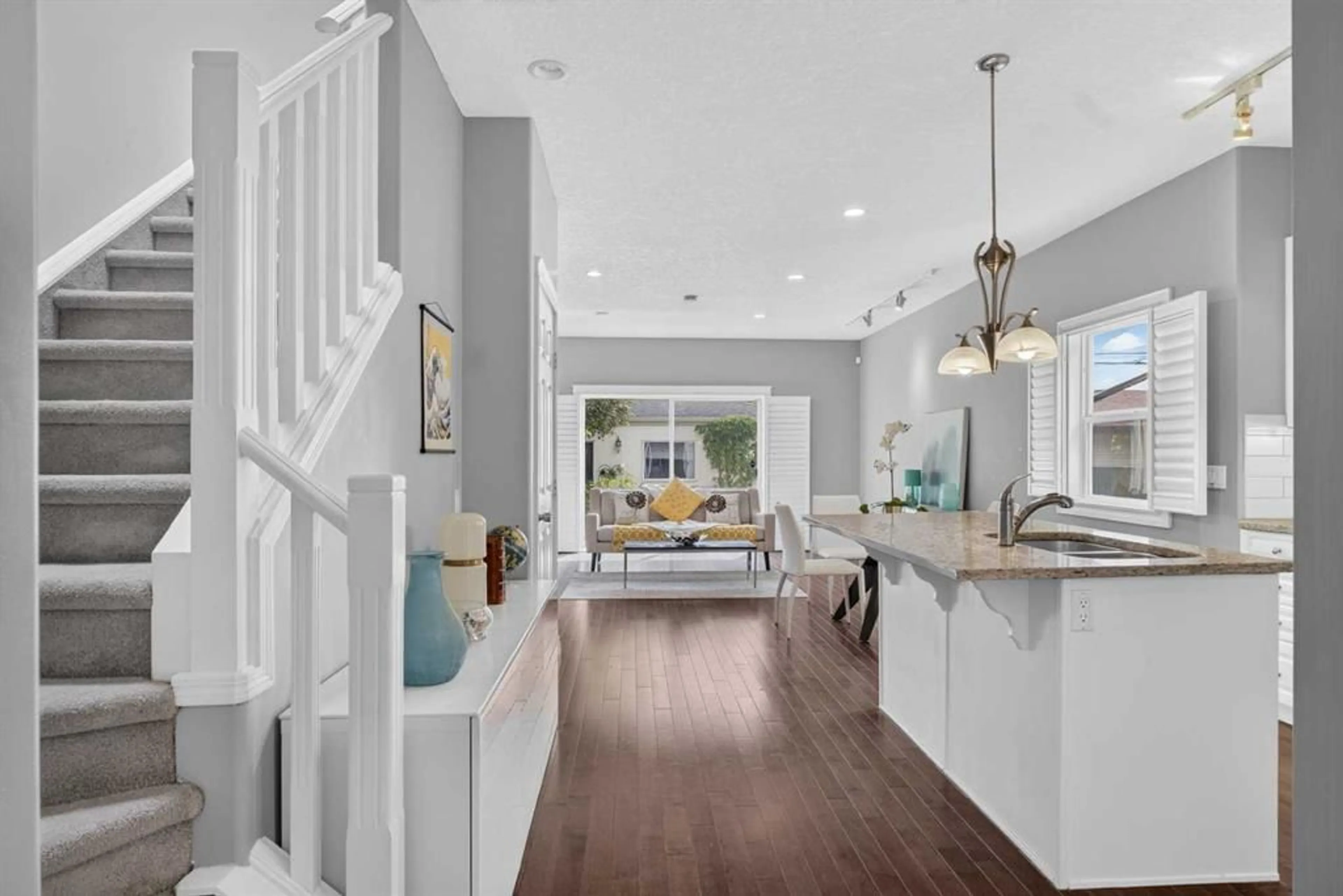 pillar/IMG-A2321113_2.jpg