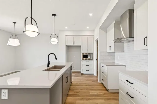 30 Hotchkiss Gdns, Calgary 5