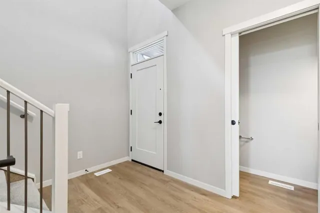 386 Hotchkiss Manor, Calgary 3