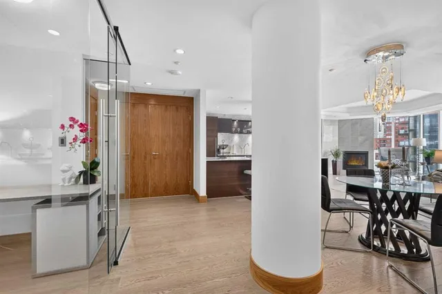 738 1 Ave #807, Calgary 4
