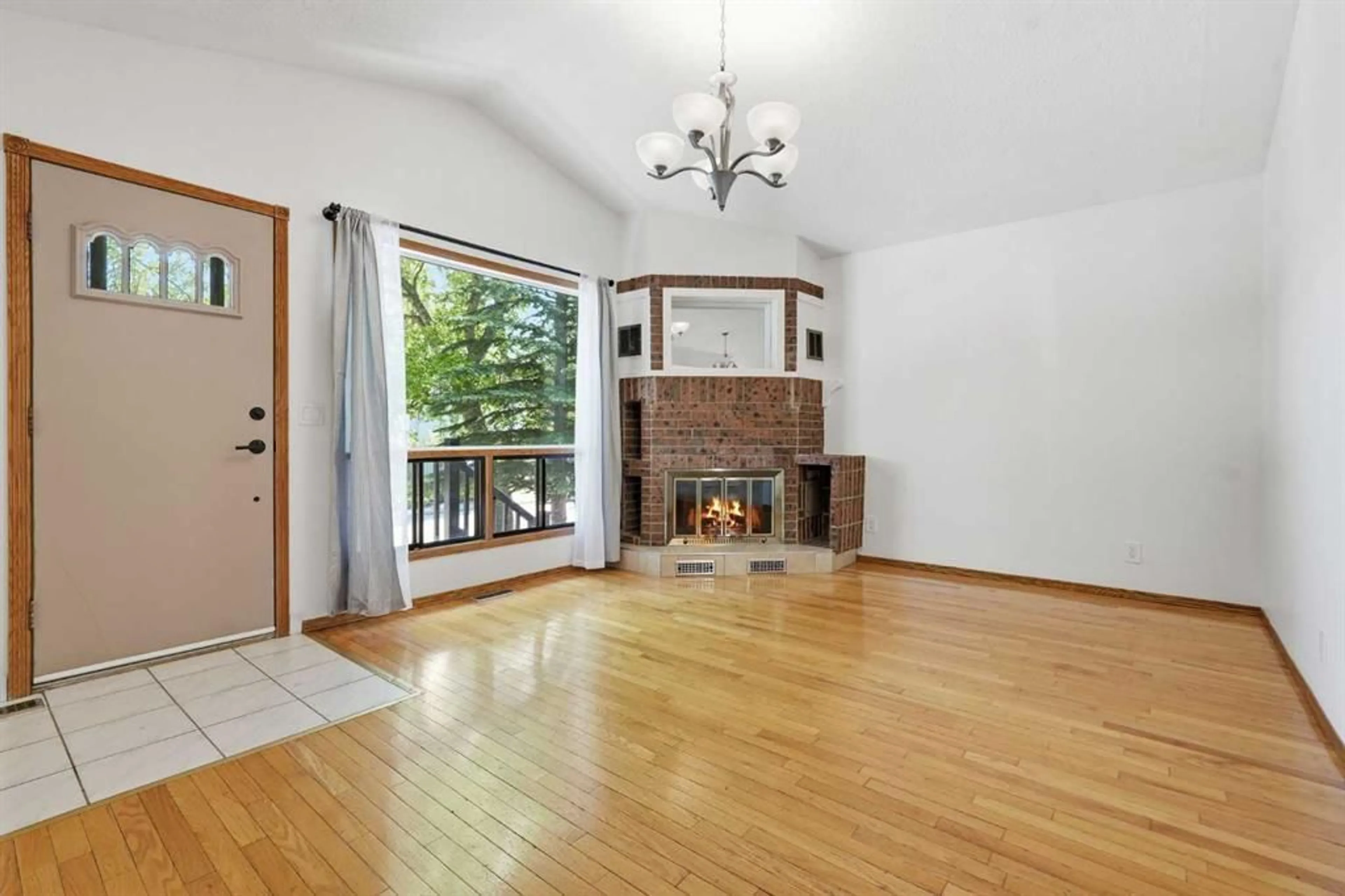 pillar/IMG-A2321820_4.jpg