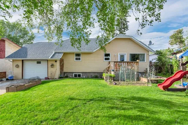 4520 36 Ave, Ponoka 2