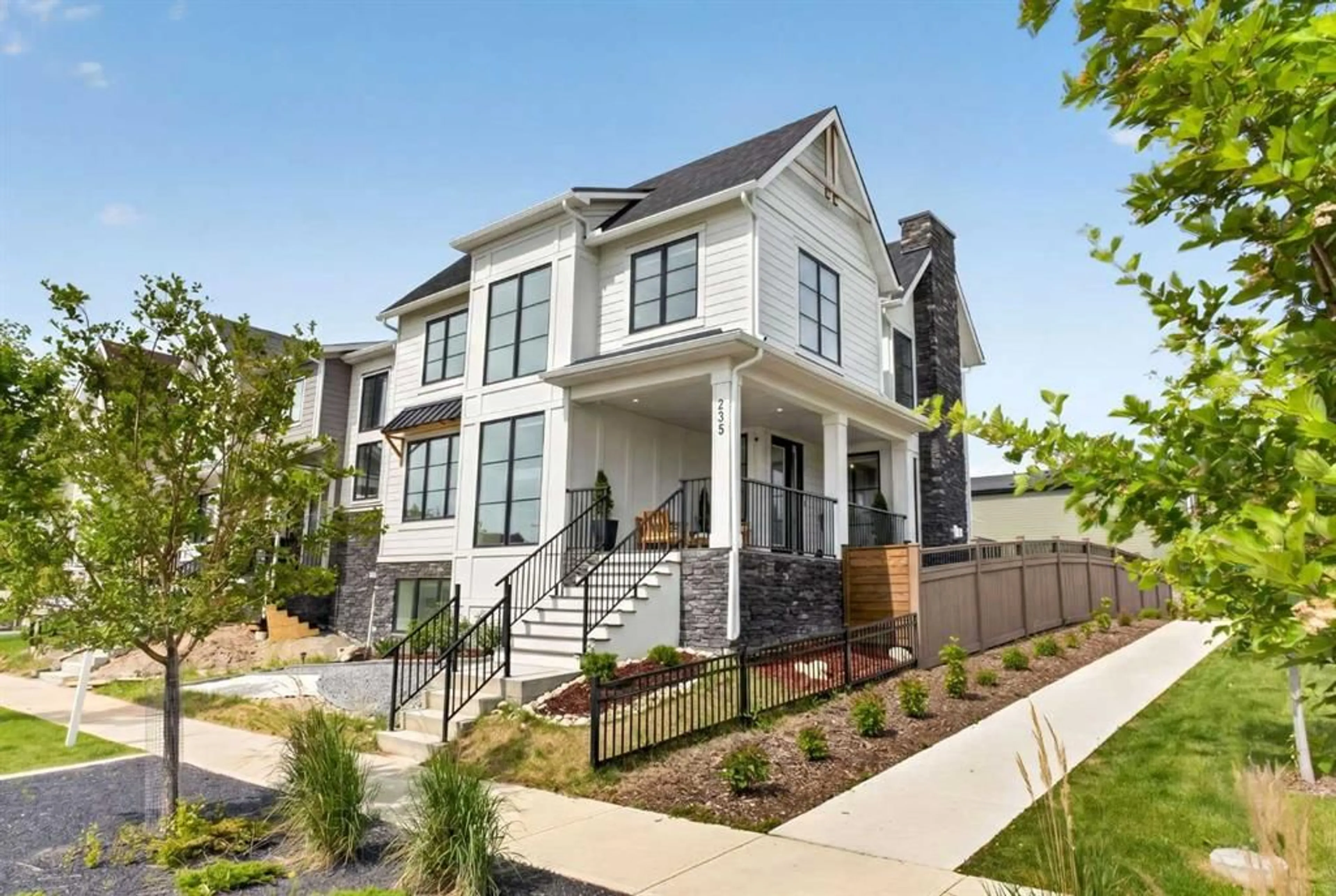 pillar/IMG-A2321907_1.jpg
