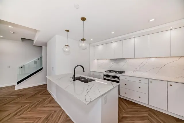 8445 Broadcast Ave #112, Calgary 4