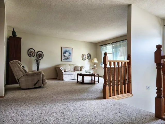 1818 Lakeside Rd, Lethbridge 5