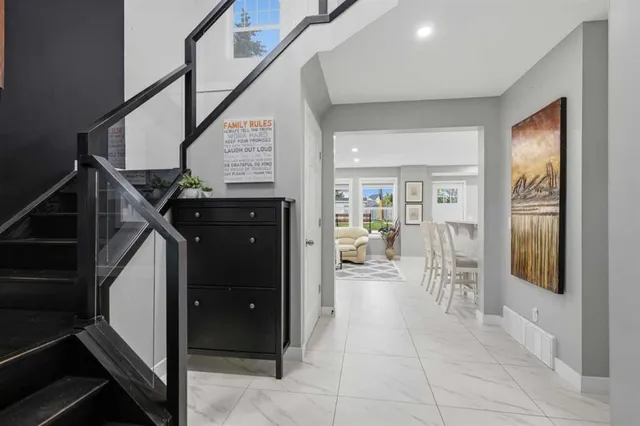 319 Coventry Rd, Calgary 4