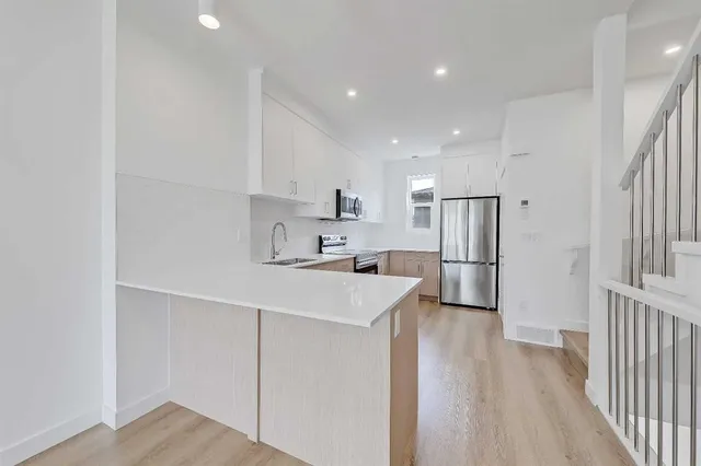3550 45 St #107, Calgary 2