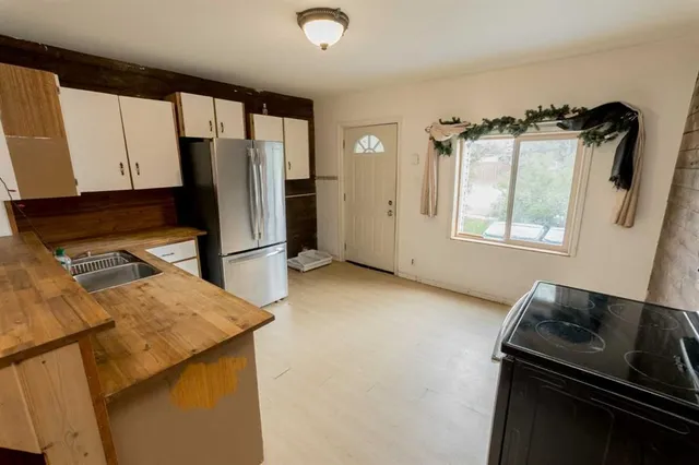 206 7th St, Beaverlodge 5