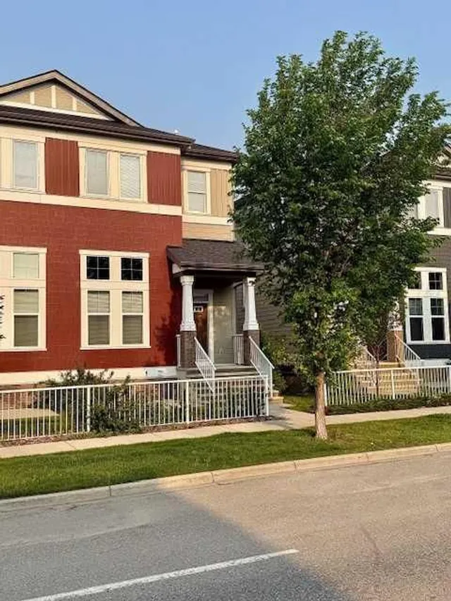 913 Evanston Sq, Calgary 4