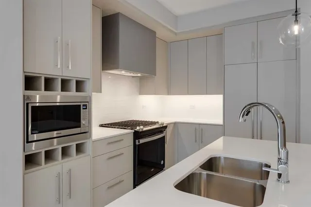 8370 Broadcast Ave #206, Calgary 5