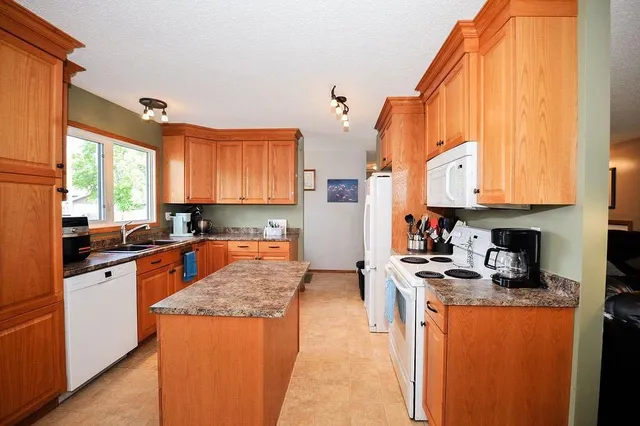 6606 44 Ave, Camrose 5