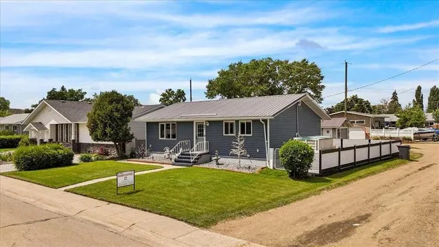 401 15 St, Drumheller 5