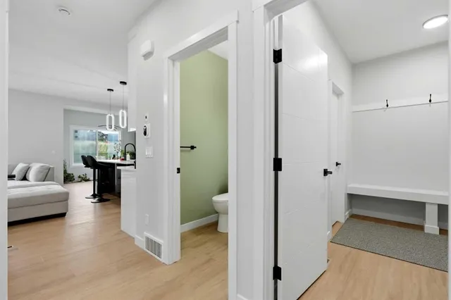 172 Lakewood Cir, Strathmore 5
